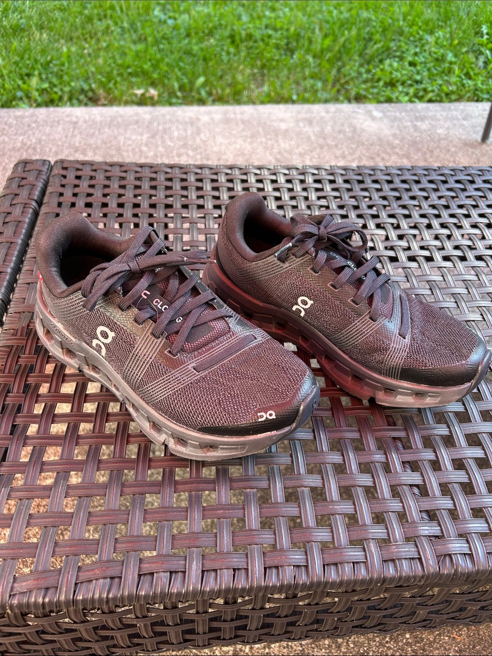 On Cloud Running Shoe - women’s - Black